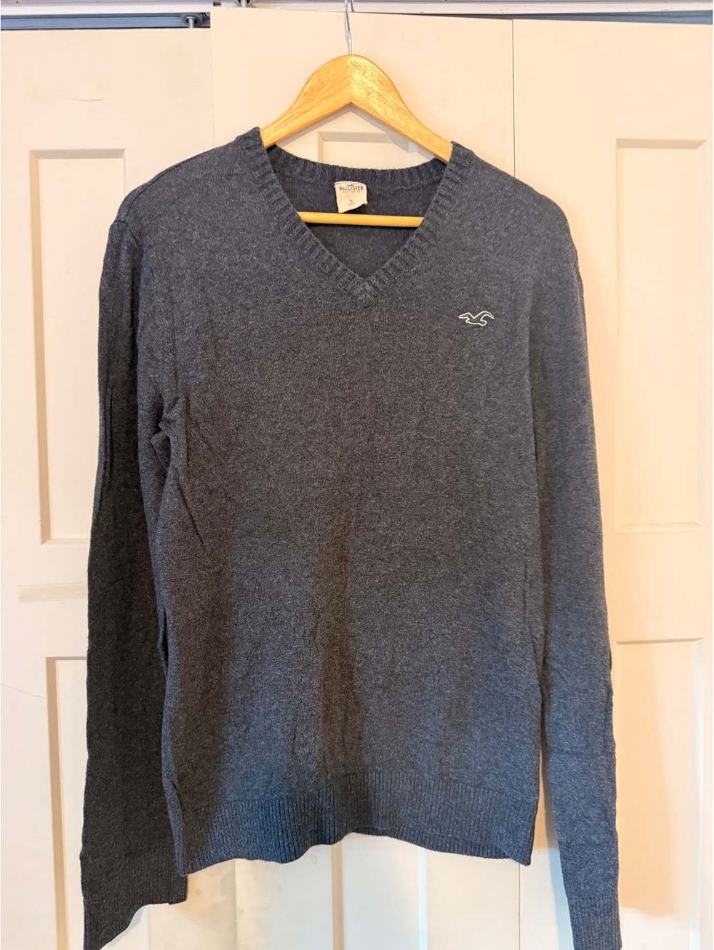 Men’s Hollister grey gray cotton blend long sleeve pullover v neck sweater small